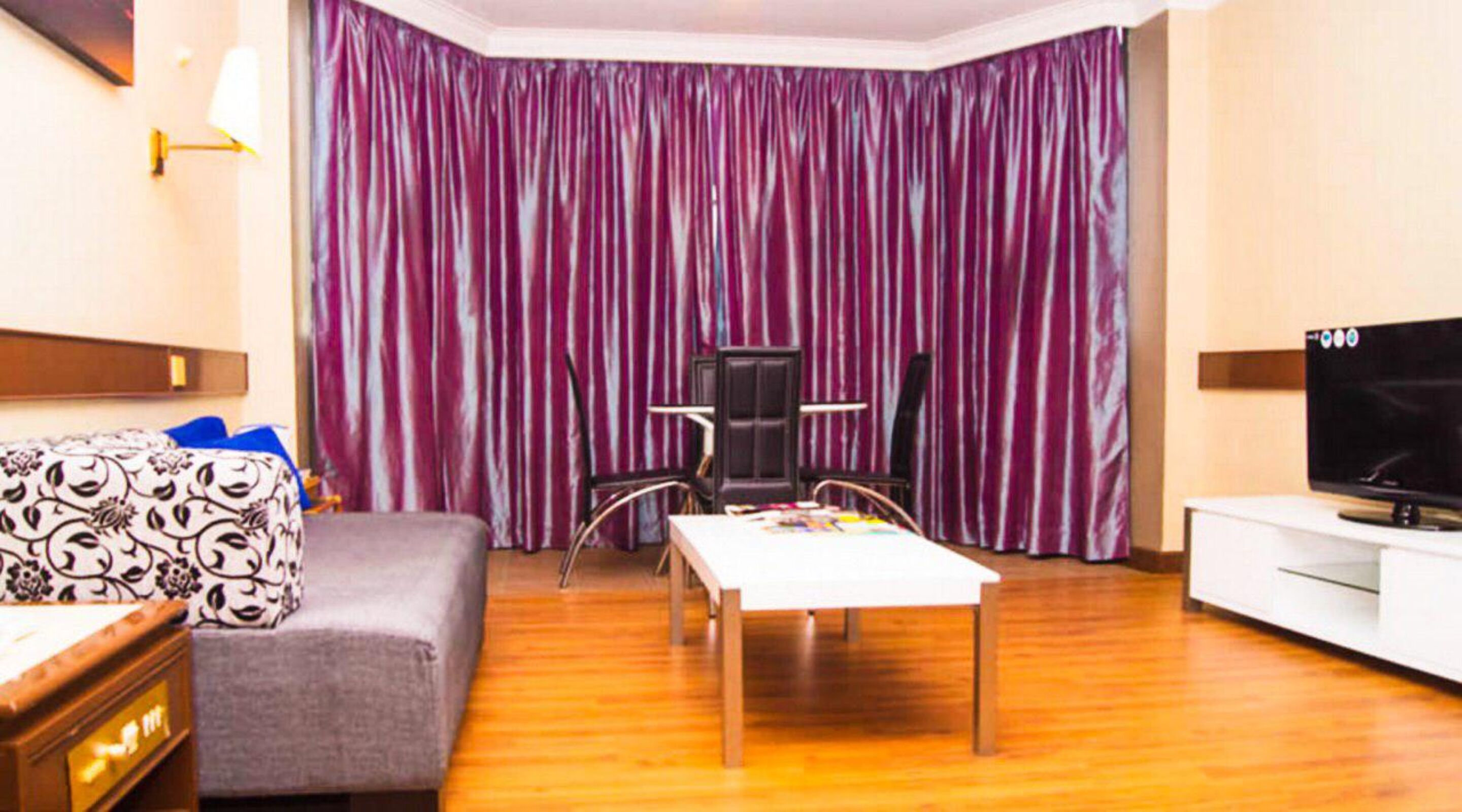 Suite Junior | Minibar, una cassaforte in camera, una scrivania, Wi-Fi gratuito