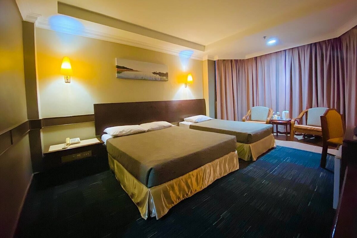 Family Deluxe Triple | Minibar, in-room safe, desk, free WiFi