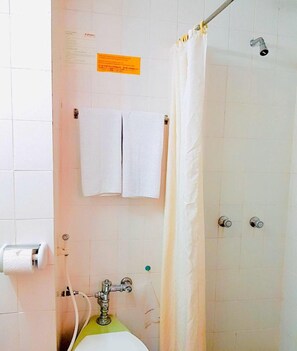 Máy sấy tóc, khăn tắm 