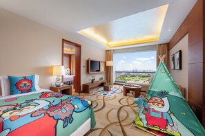 ห้องคลับสวีท, 1 ห้องนอน (Kid Theme) | ผ้านวมขนเป็ด, มินิบาร์, ตู้นิรภัยในห้องพัก, โต๊ะทำงาน