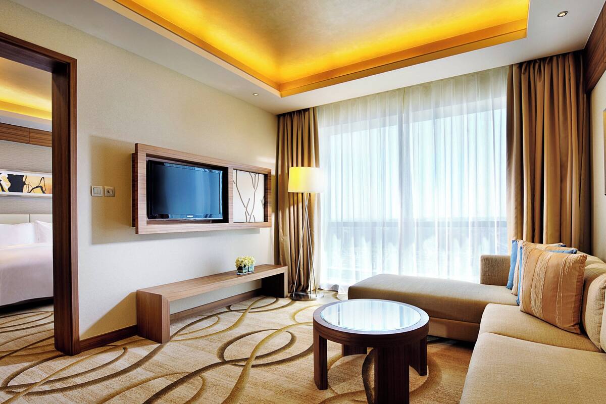 Suite, 1 Bedroom (Club Floor) | Down comforters, minibar, in-room safe, desk