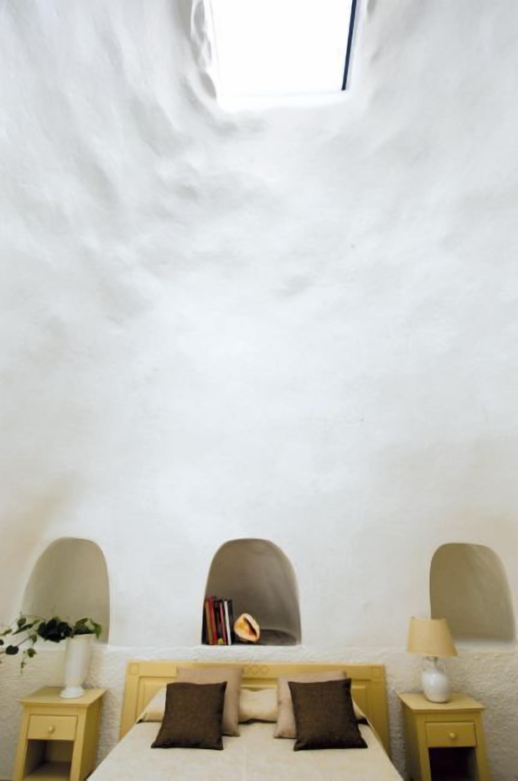 Minibar, két bảo mật tại phòng, bàn, bộ trải giường 