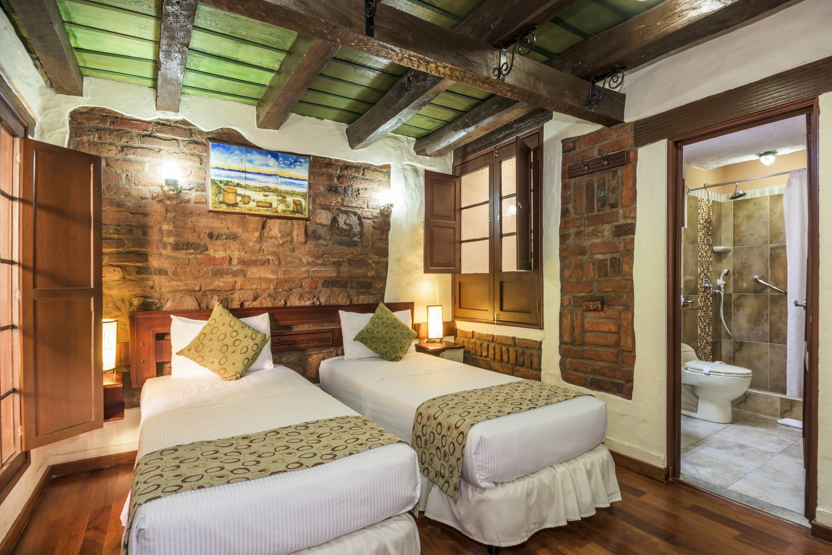 Daunenbettdecken, Minibar, Zimmersafe, individuell dekoriert