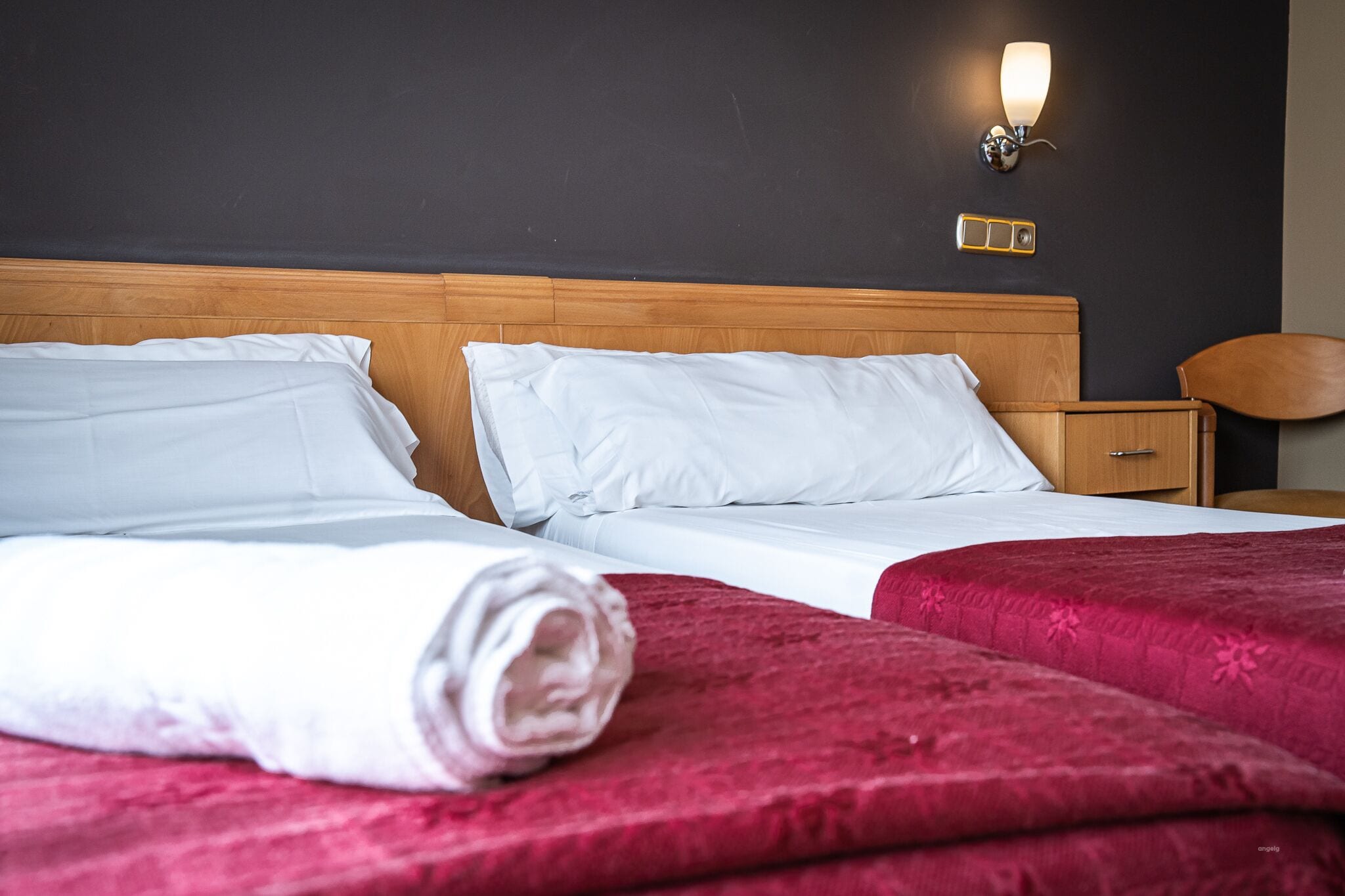 standard twin room | desk, free wifi, bed sheets