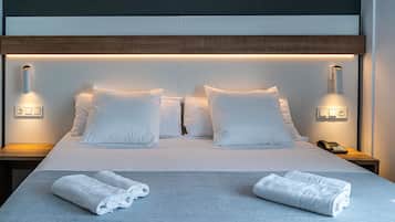 Quarto casal luxo | Escrivaninha, Wi-Fi de cortesia, roupa de cama