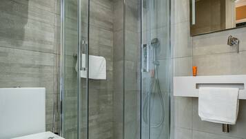 Chambre Double Deluxe | Salle de bain | Serviettes fournies