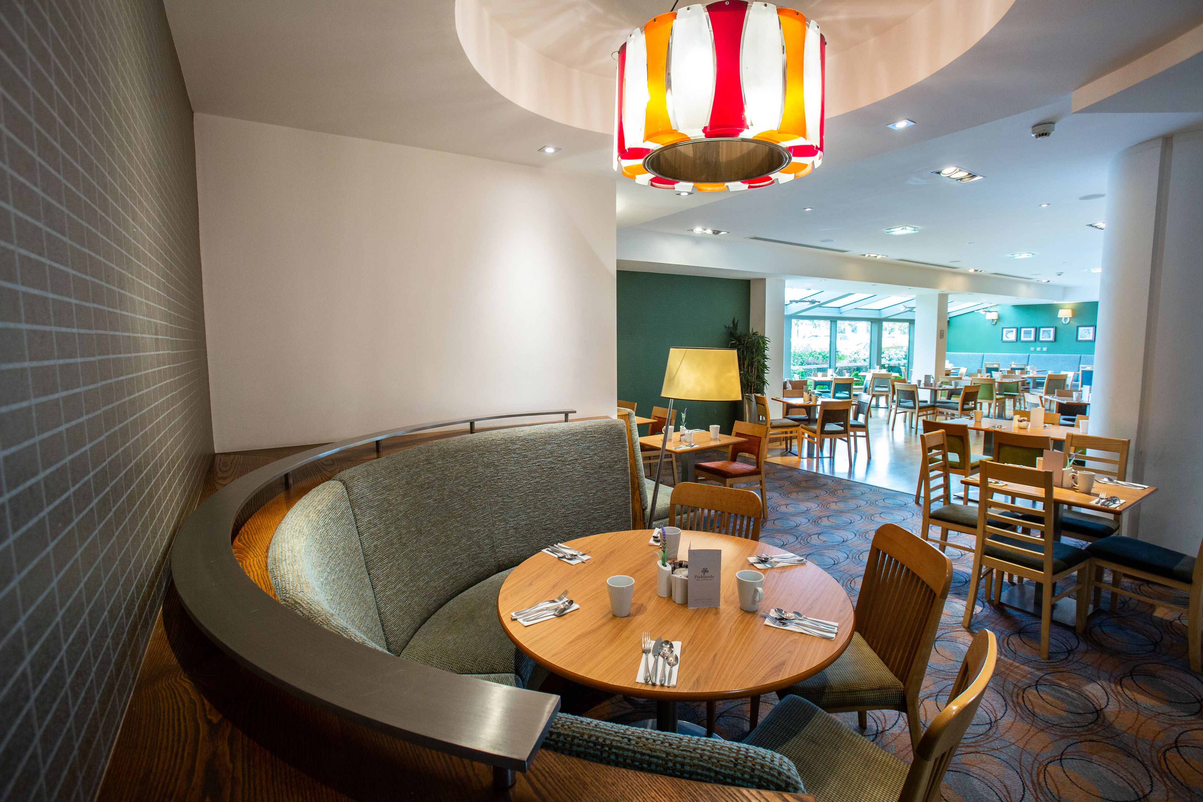 2 restaurants, breakfast served