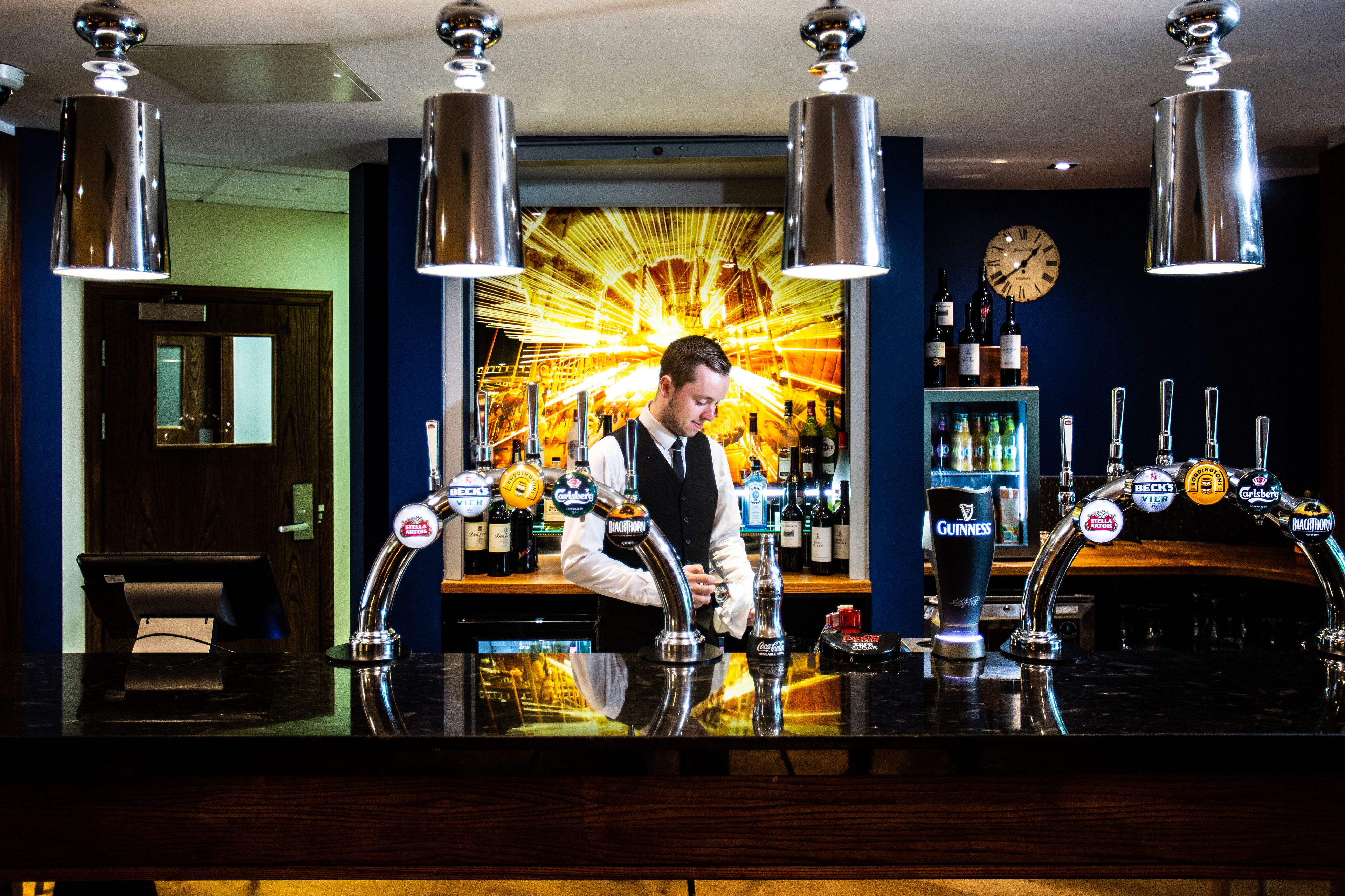 2 restaurants, breakfast served