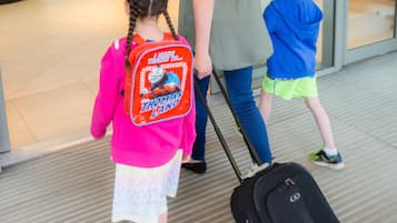 Kios check-in/check-out