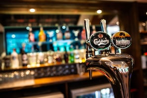 2 restaurants; ze serveren er ontbijt, lunch en diner 