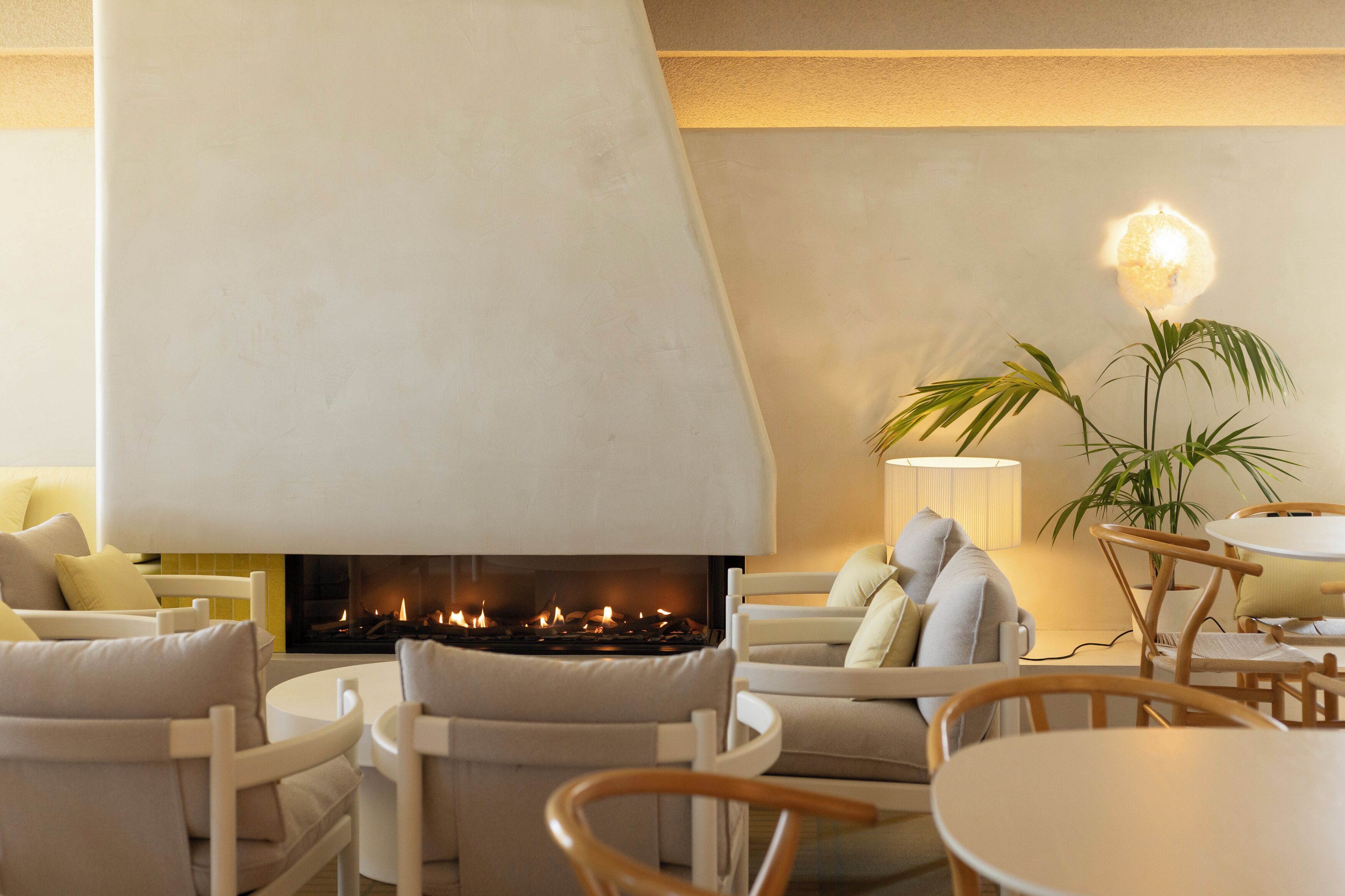 供应早餐、午餐和晚餐，西班牙菜，海滩景观