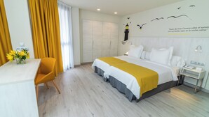 A modern hotel room with a bed, bedside table, and a desk with a chair. - Lemon & Soul Las Palmas (Las Palmas de Gran Canaria)