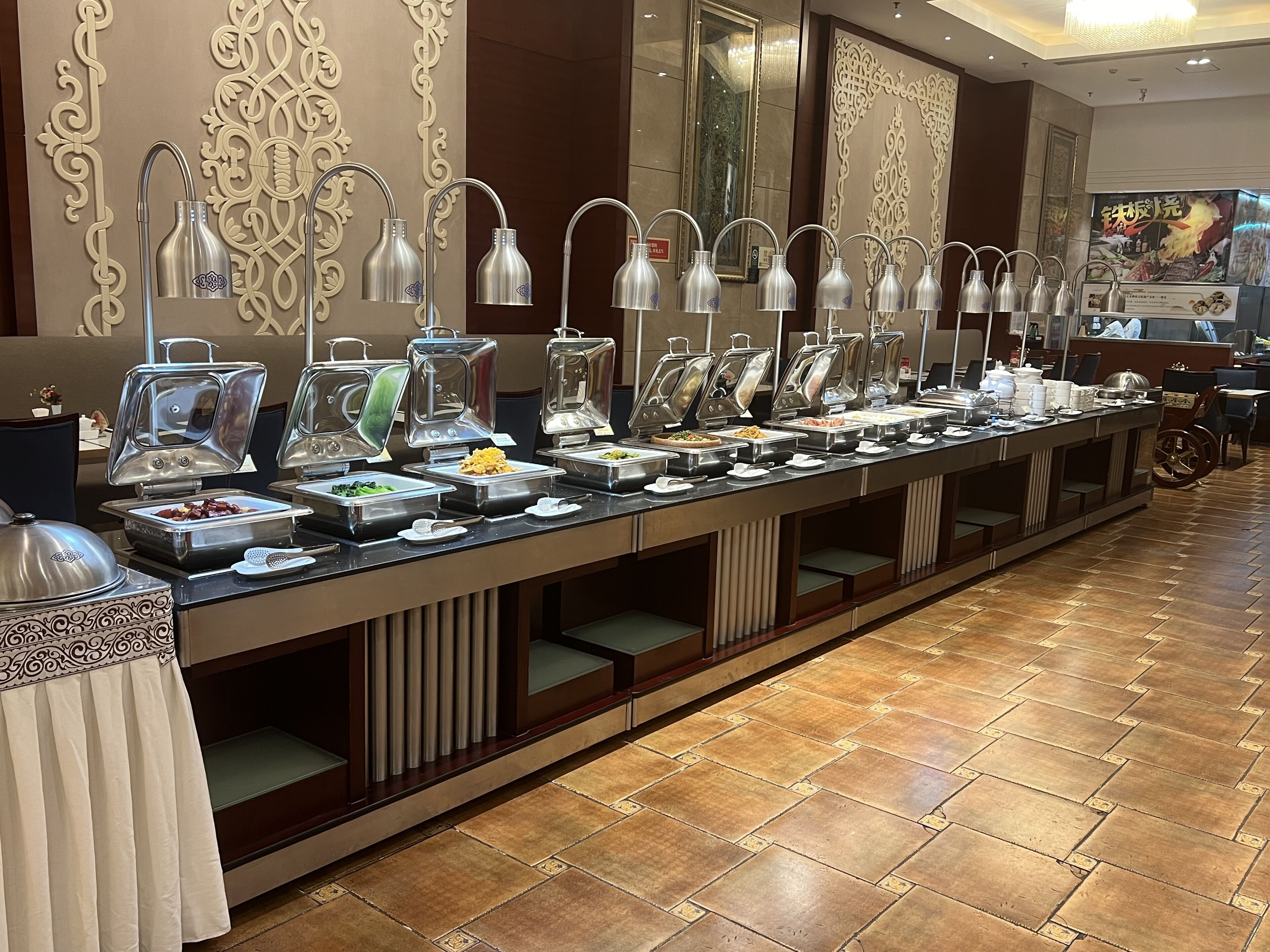 daily buffet breakfast (cny 98 per person)