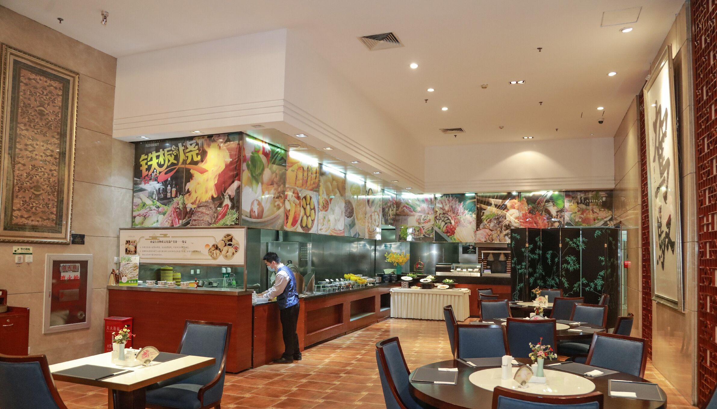 4 restaurants, breakfast served