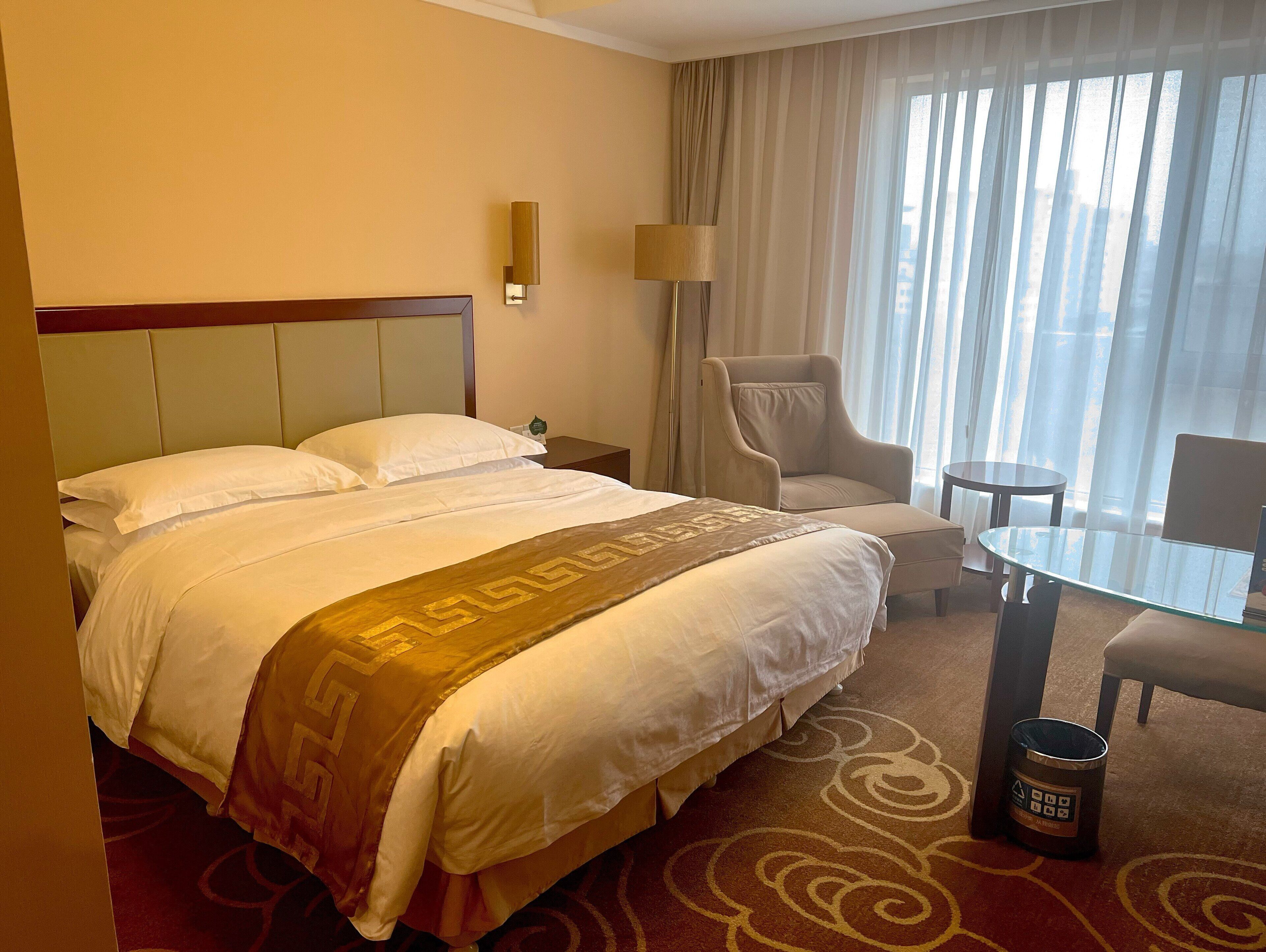 standard king room | premium bedding, down duvets, minibar, in-room safe