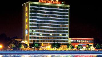 Fachada del alojamiento - Noche