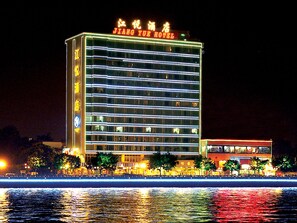 Front of property - evening/night - Jiangyue Hotel - Guangzhou (Guangzhou)