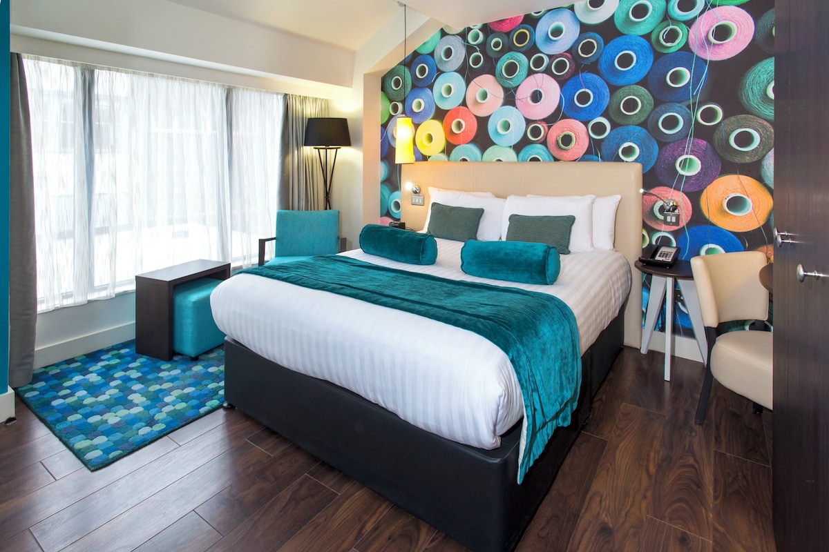 Premium Room, 1 Double Bed | Hypo-allergenic bedding available, minibar (free items), in-room safe