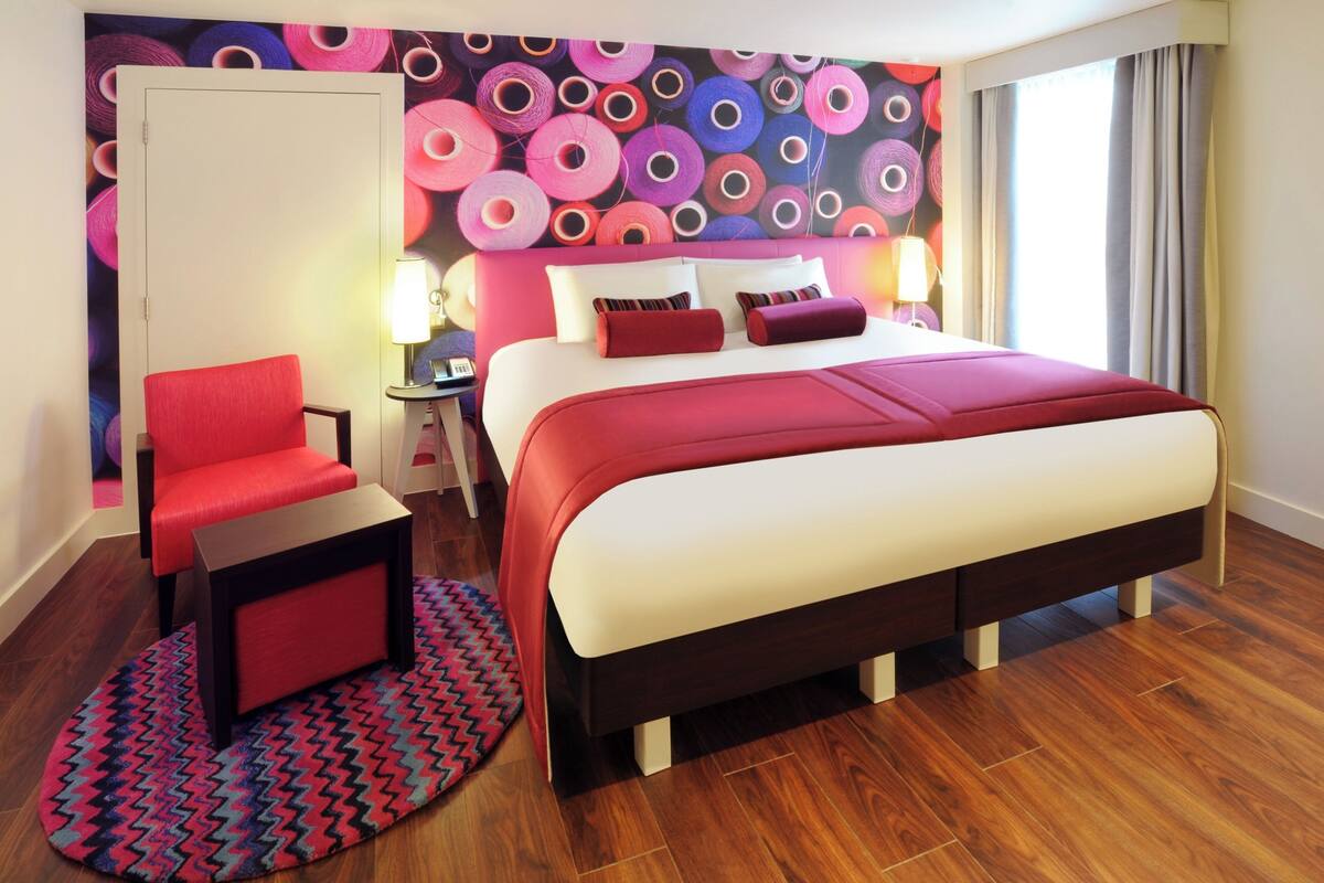 Standard Room, 1 Double Bed, Accessible | Hypo-allergenic bedding, free minibar, in-room safe, desk