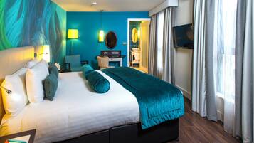 Standard Room, 1 Double Bed (Stocked Minibar) | Hypo-allergenic bedding, free minibar, in-room safe, desk