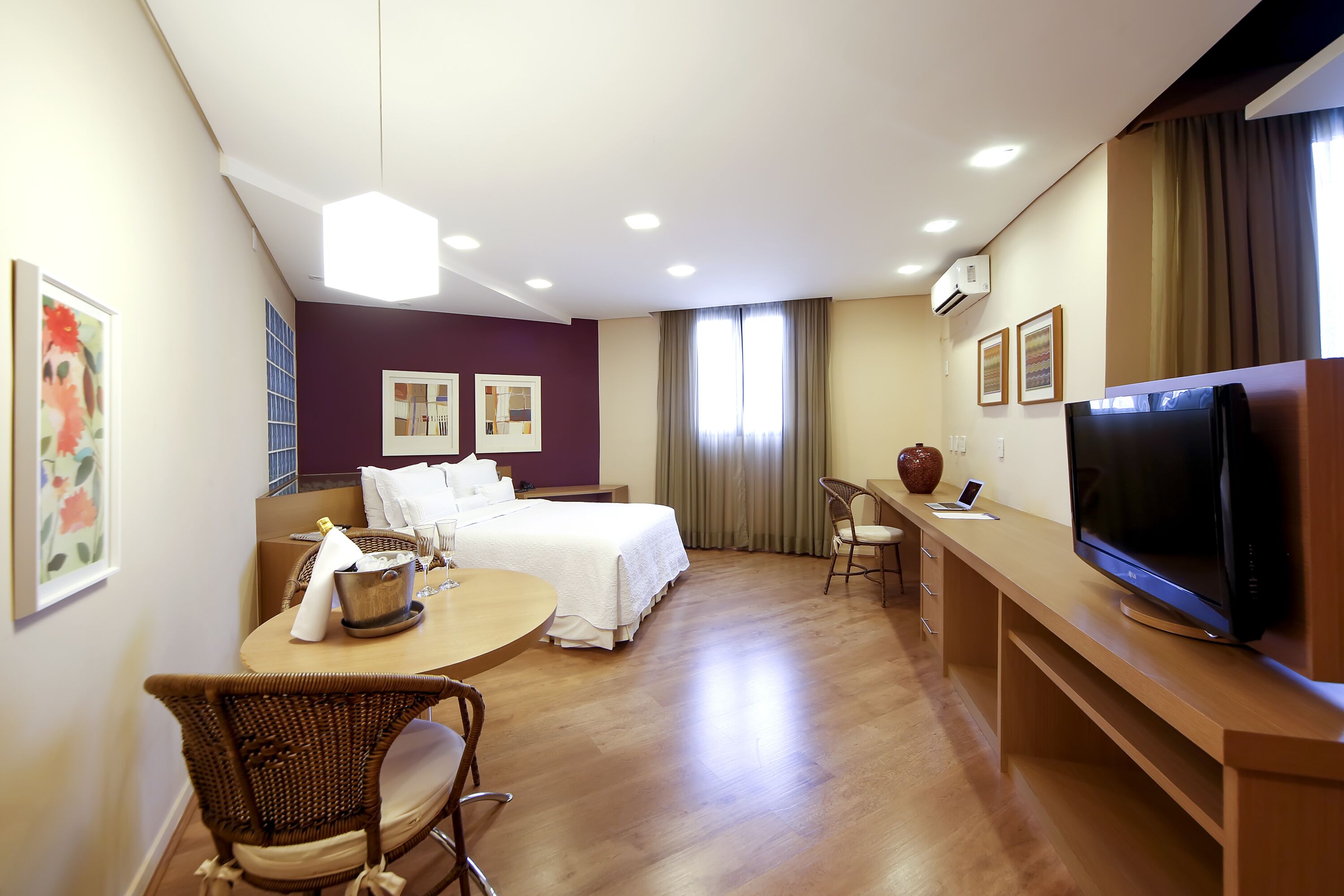 presidential room | minibar, in-room safe, desk, blackout curtains