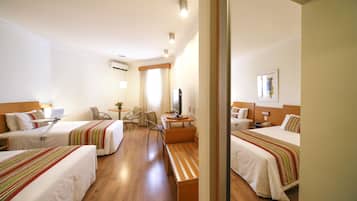 Deluxe Twin Room | Minibar, in-room safe, desk, blackout drapes