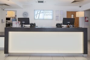 Lobby - Holiday Inn Express Birmingham - South A45 by IHG (Birmingham)
