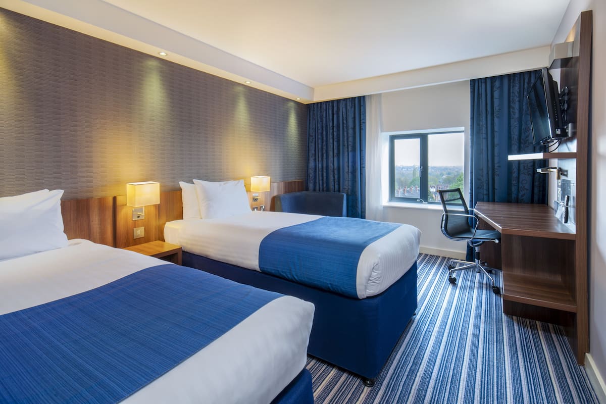 Standard Room, 2 Twin Beds | 1 bedroom, desk, iron/ironing board, free WiFi