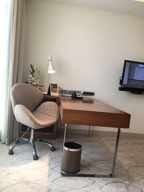 Deluxe Room, 1 King Bed, City View | Premium bedding, minibar, in-room safe, individually decorated