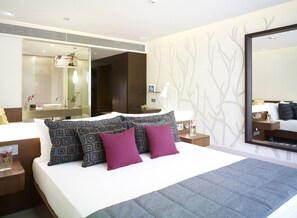 Superior Room, 1 Queen Bed, City View | Premium bedding, minibar, in-room safe, individually decorated