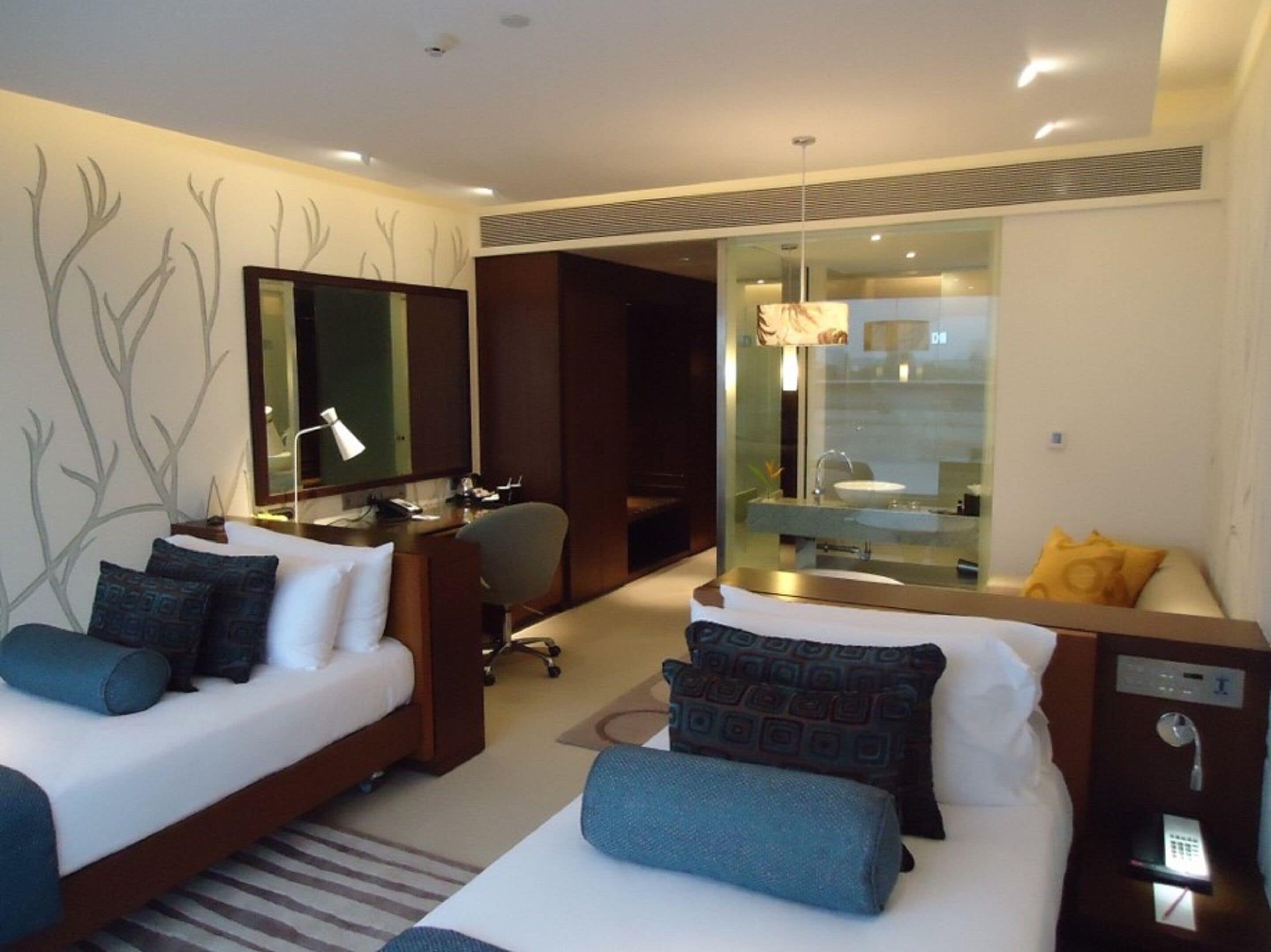 32-inch lcd tv with satellite channels, tv, pay films