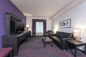 套房, 1 間臥室 | 舒適加層、客房內保險箱、書桌、筆電工作空間