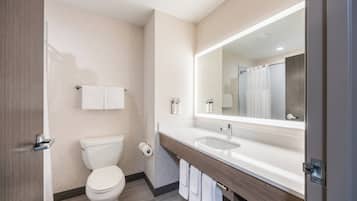 Amenidades de baño gratuitas, secadora de cabello, toallas, jabón