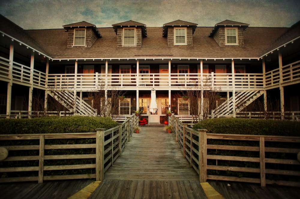 The First Colony Inn