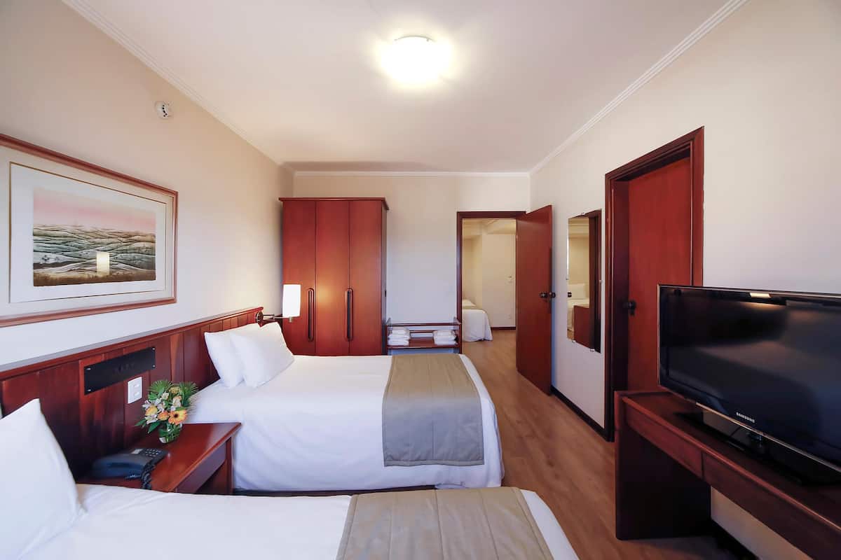 Minibar, caja de seguridad en la habitación y cortinas blackout