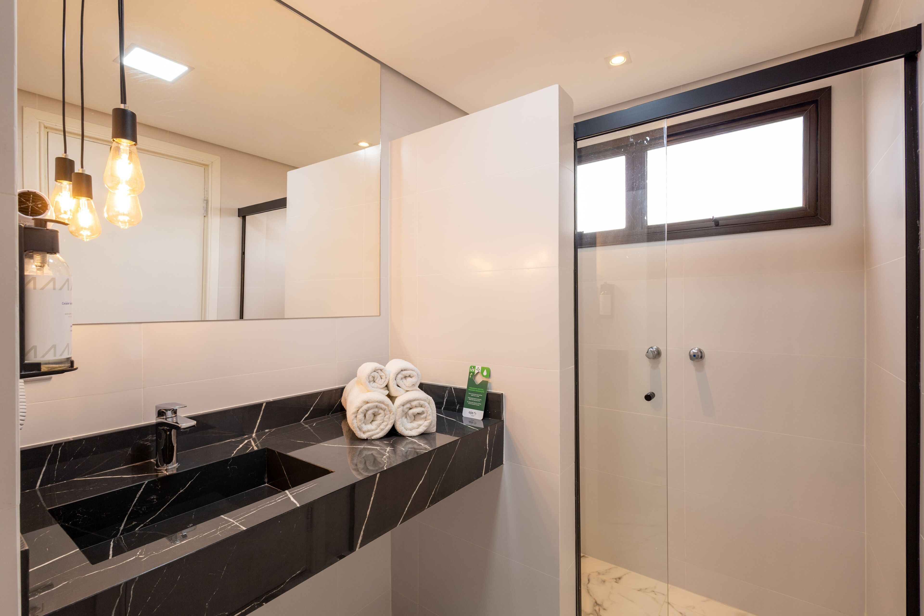 business room | bathroom | free toiletries, hair dryer, towels, soap