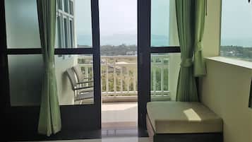 Superior Sea View | Premium bedding, Select Comfort beds, desk, soundproofing