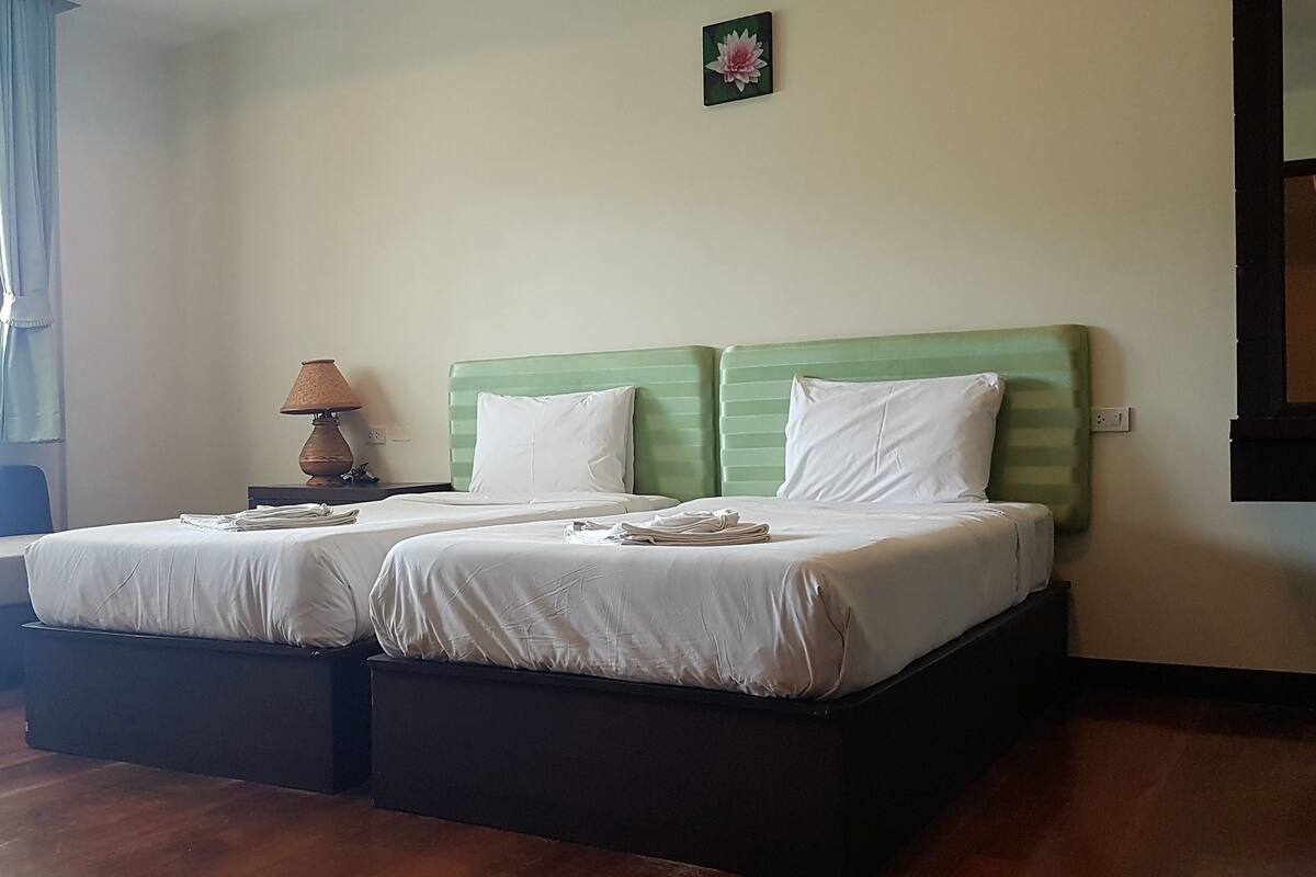 Ropa de cama de alta calidad, colchones Select Comfort y escritorio 