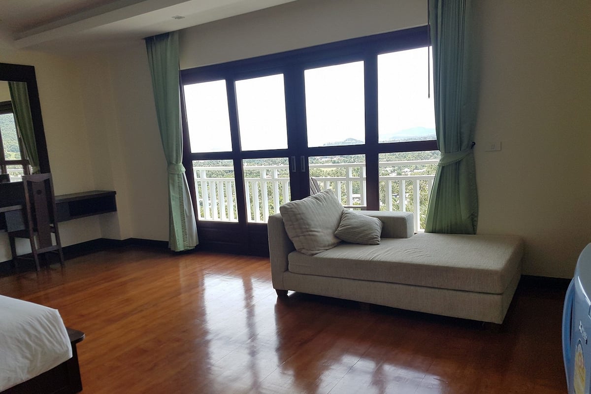 小型套房, 1 间卧室, 海景 | 高档床上用品、Select Comfort 床、办公桌、隔音