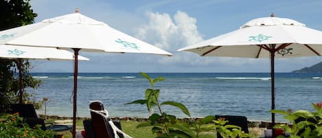 Una spiaggia nelle vicinanze