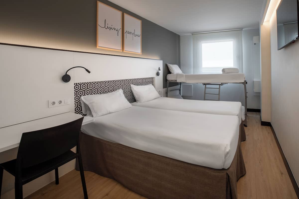 Quadrupla Standard | 1 camera, biancheria da letto di alta qualità, copriletto in piuma