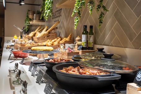 Buffet. Hotel Bed4u Pamplona