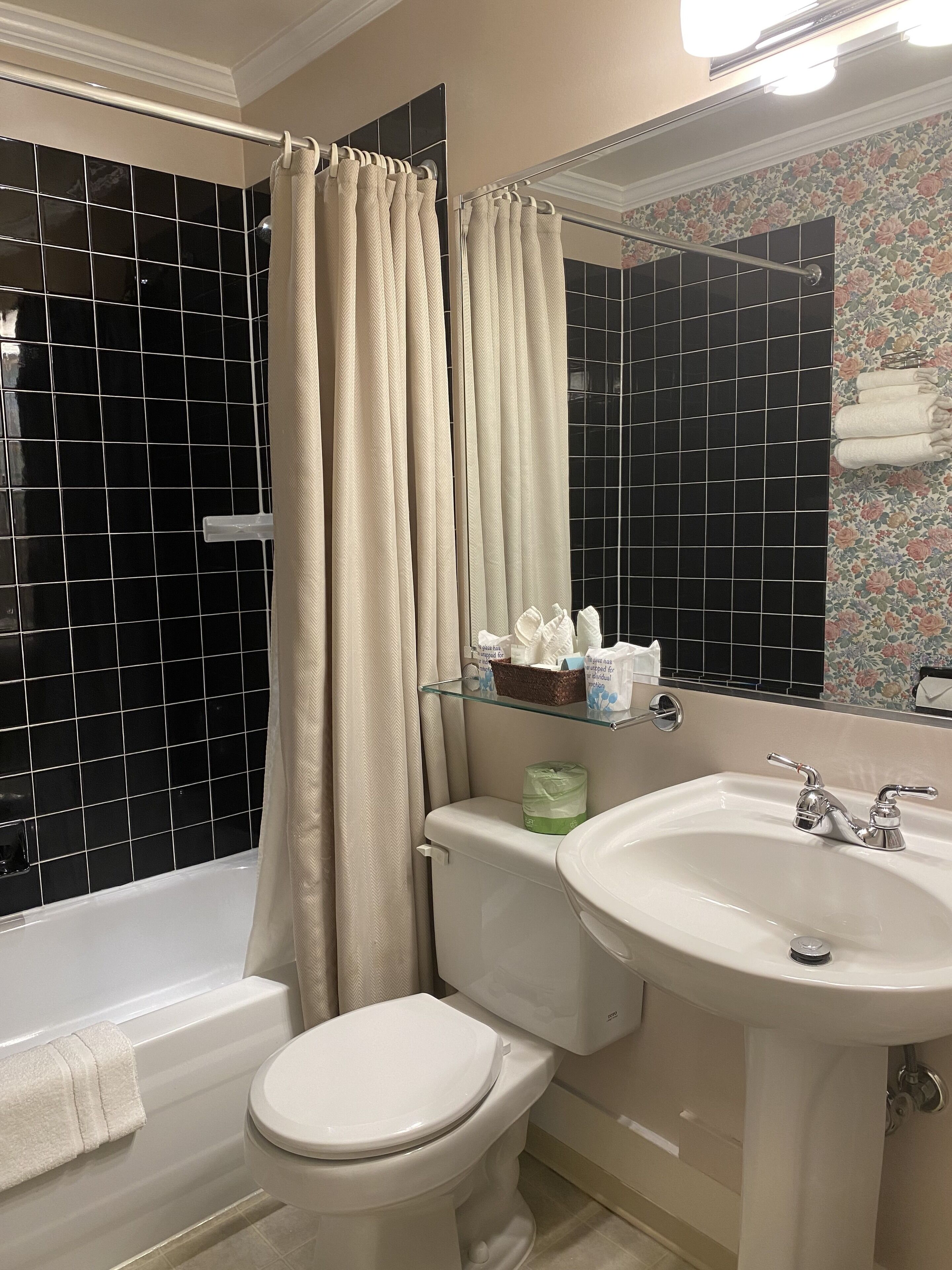 Photo - Kingston Hotel