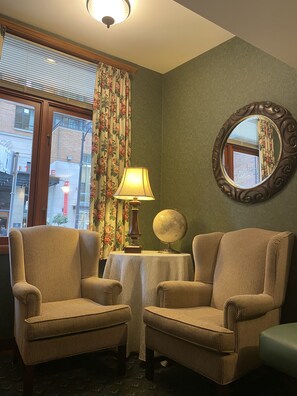 Sala de estar en el lobby