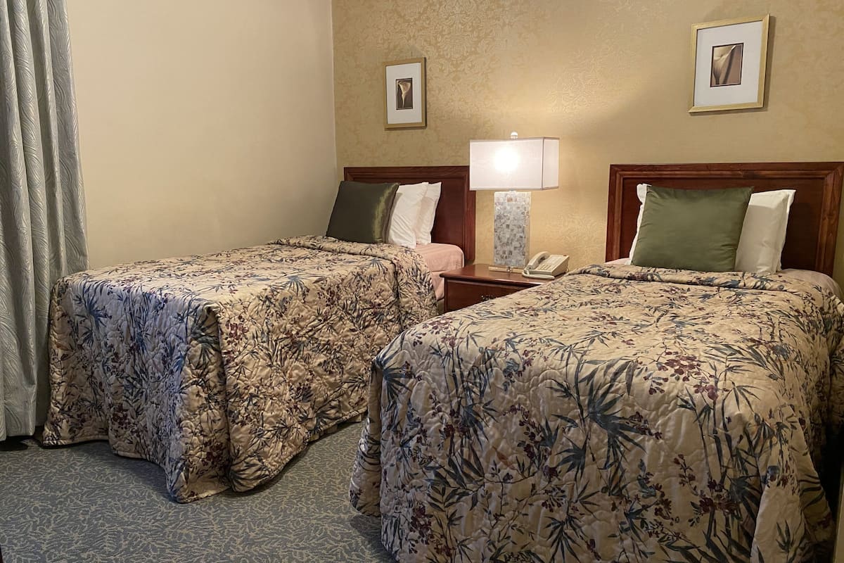 Standard Room, 2 Single Beds | Desk, free WiFi, bed sheets