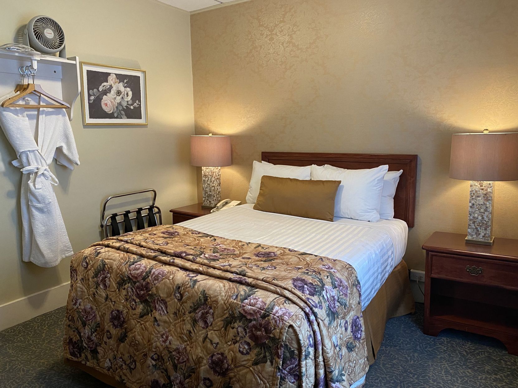 Desk, free WiFi, bed sheets