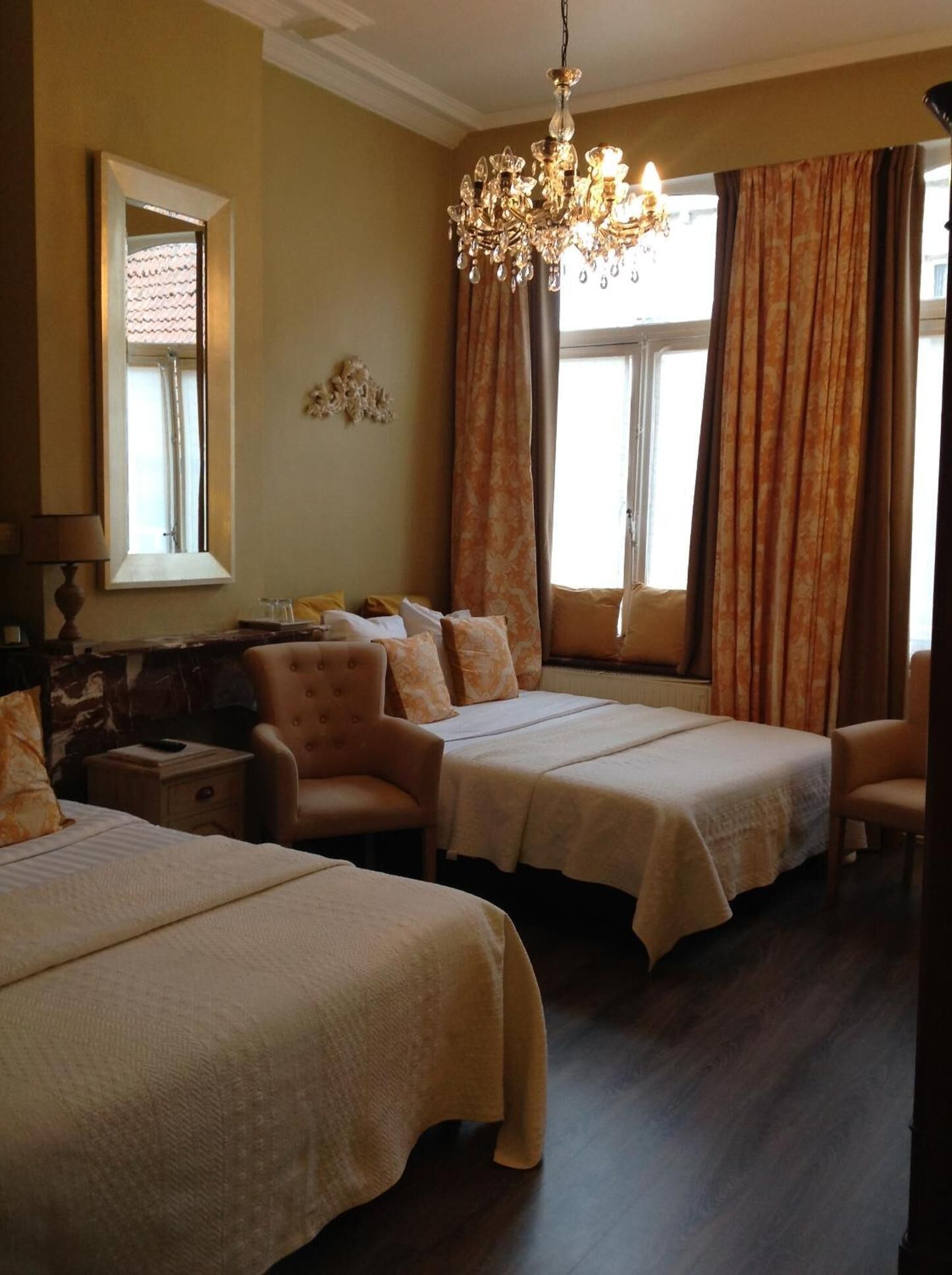 in-room safe, desk, free wifi