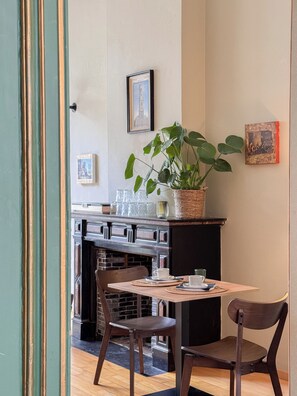 Free buffet breakfast - Botaniek (Bruges)