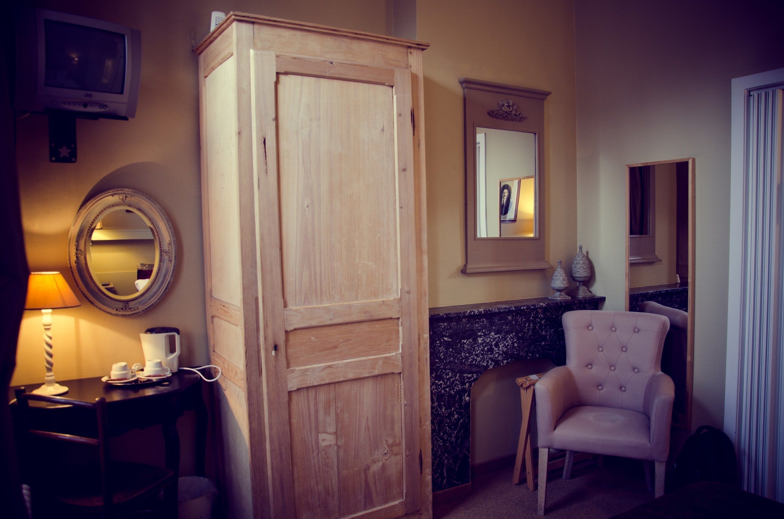 deluxe double room | in-room safe, desk, free wifi