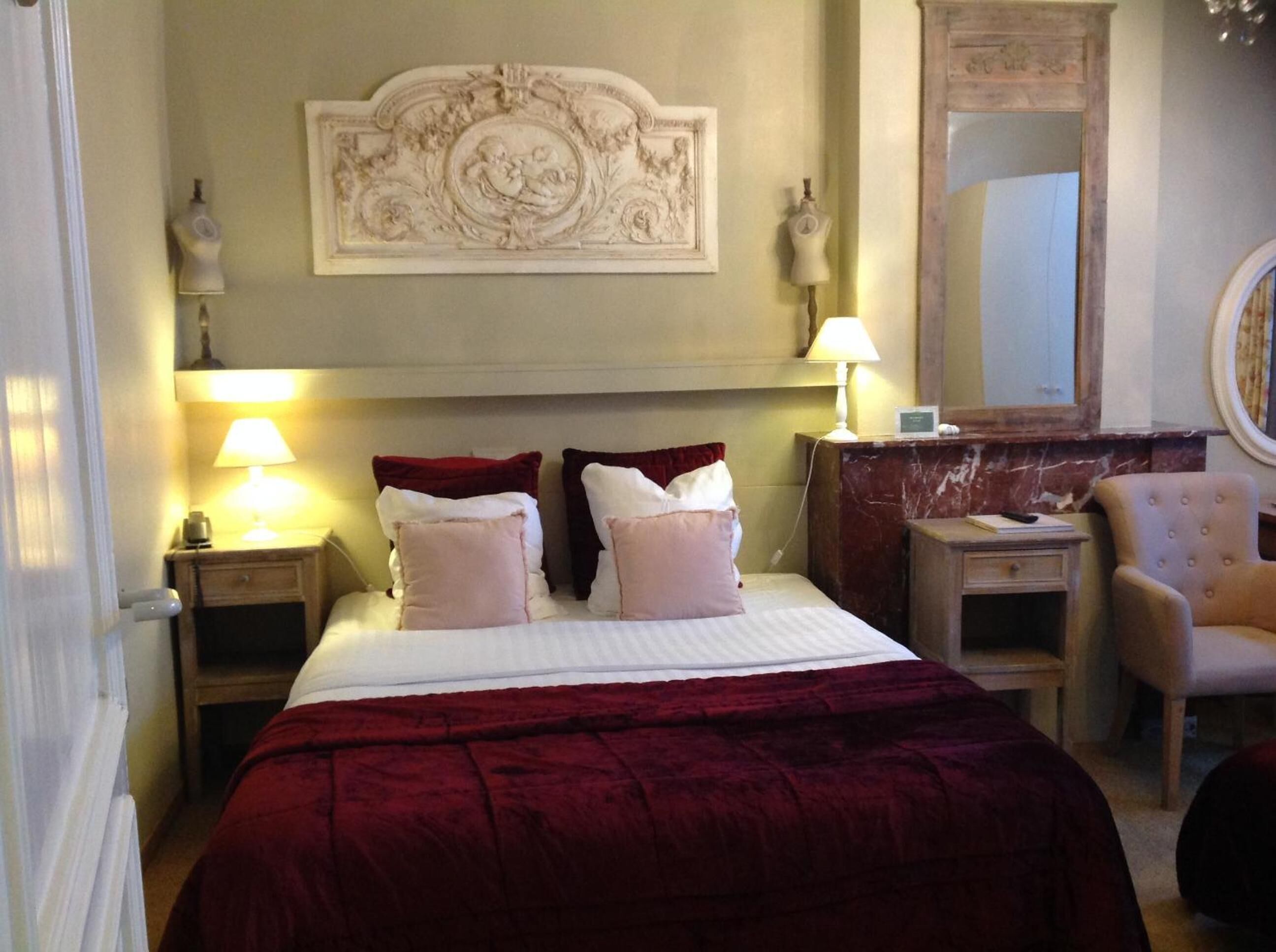 in-room safe, desk, free wifi